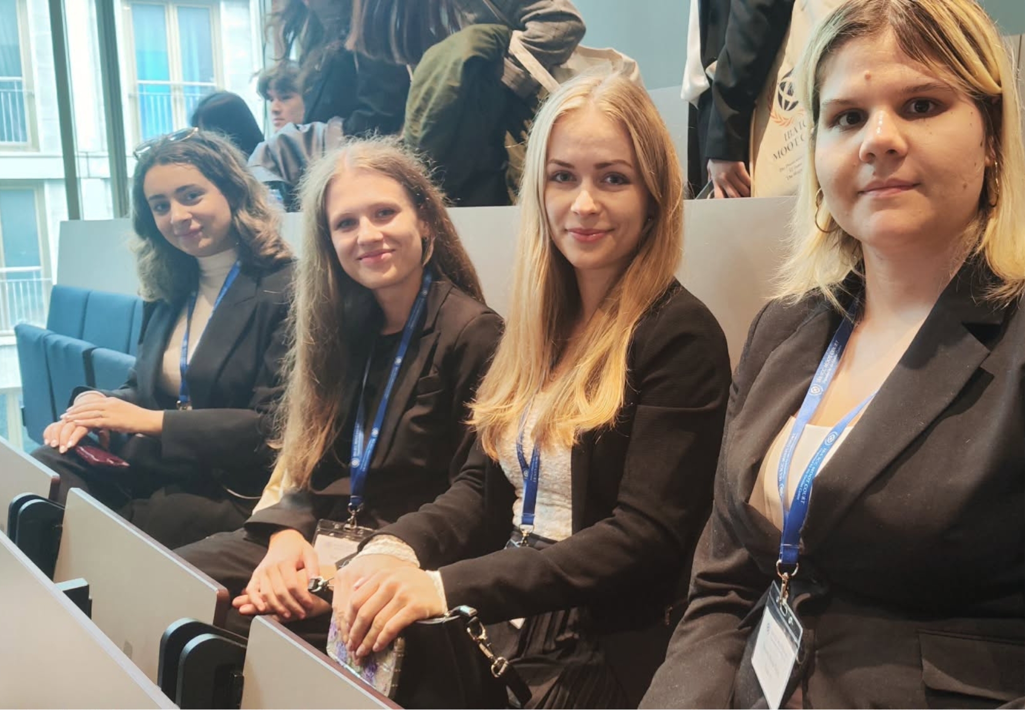 A képen a 2026-os IBA ICC Moot Court versenyen a KRE ÁJK csapatának tagjai láthatóak: Mutlak Jázmin,  Lengyel Dóra, Bőhm Enikő, Szabó Noémi Réka.